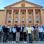 Gemeinsam vor dem Haus der Geschichte in Suhl